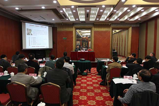 北京玉祥集团互联信息顾问有限公司总经理郑爱军以《政府部门如何在大数据时代做好信息整合与网上服务》为主题进行演讲