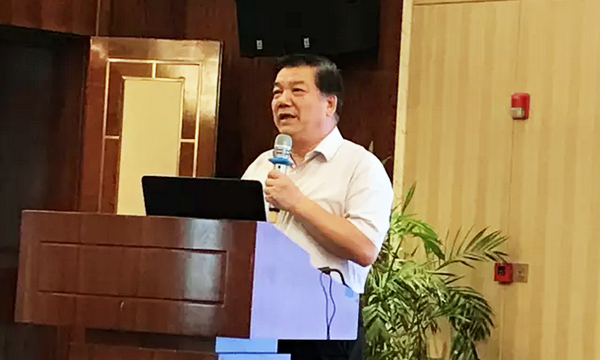 在“青海省政府信息与政务公开培训暨互联网+政务服务研讨会”上，中国信息协会特约副会长、电子政务理事会常务副理事长、中国审计学会计算机分会会长周德铭以《促进政务信息资源共享开放》为题做了专题演讲。