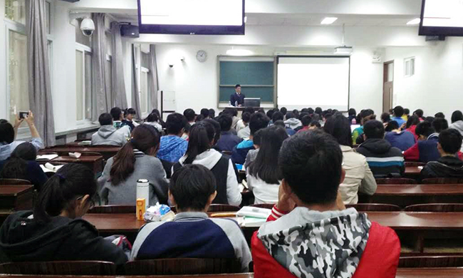 玉祥集团董事长杨冰之应邀为北京师范大学学子开讲互联网